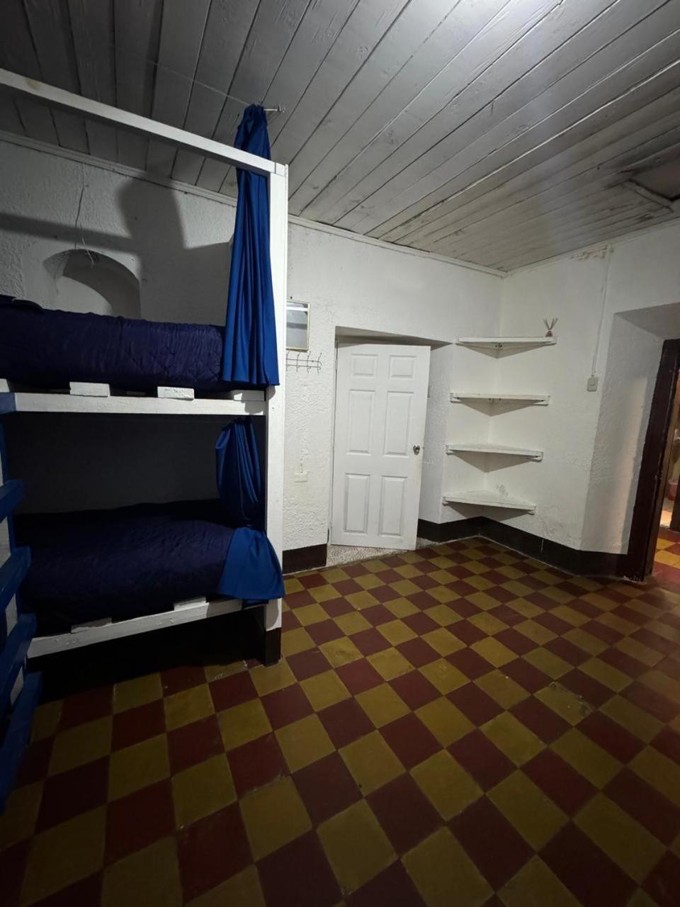 Kamazoztz Hostel And Travel Antigua Zewnętrze zdjęcie
