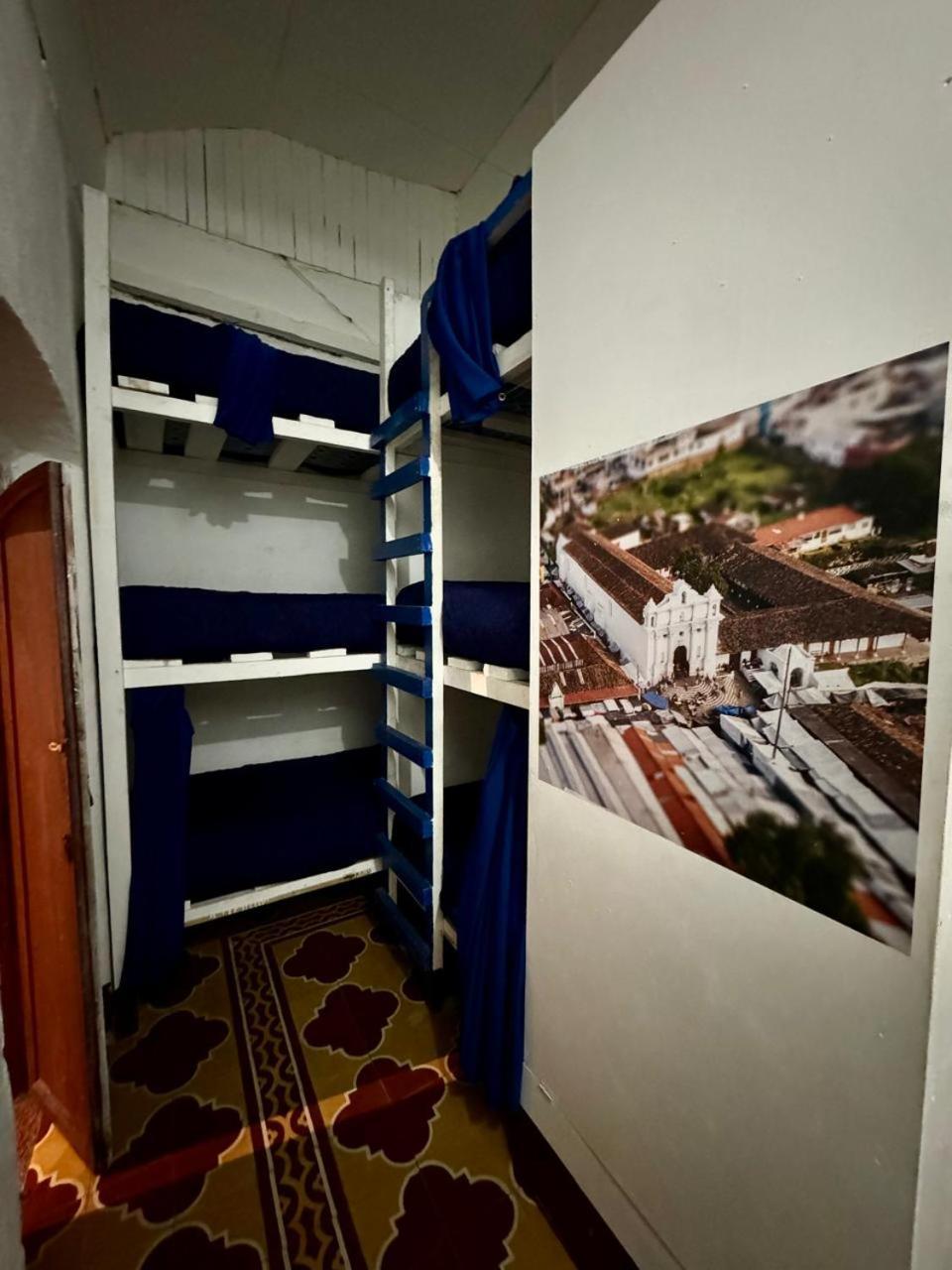 Kamazoztz Hostel And Travel Antigua Zewnętrze zdjęcie